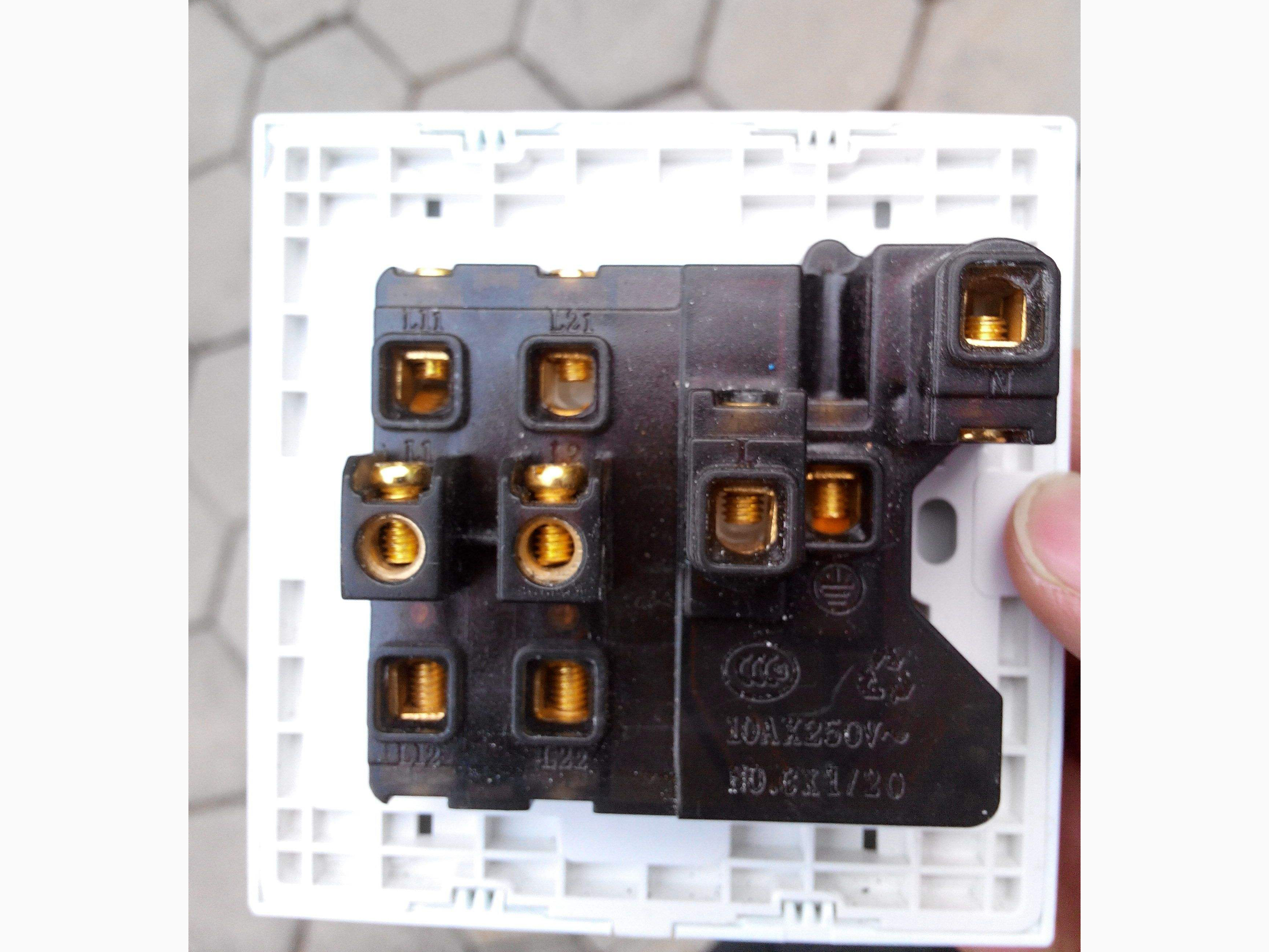 家里插座沒電也沒跳閘應(yīng)該怎么處理？不用砸墻也能處理墻內(nèi)斷線哦